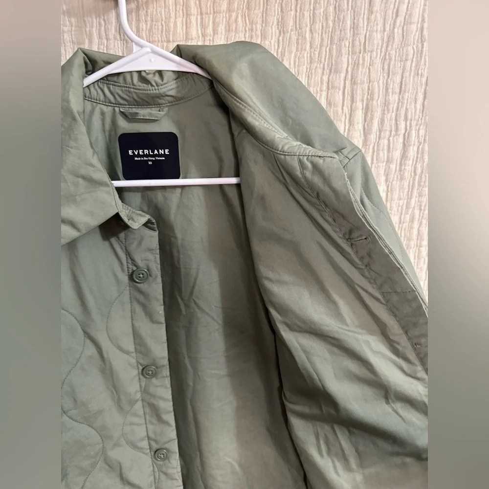 Everlane Men’s Renew Quilted Liner Jacket in Dark Sage Green Xs